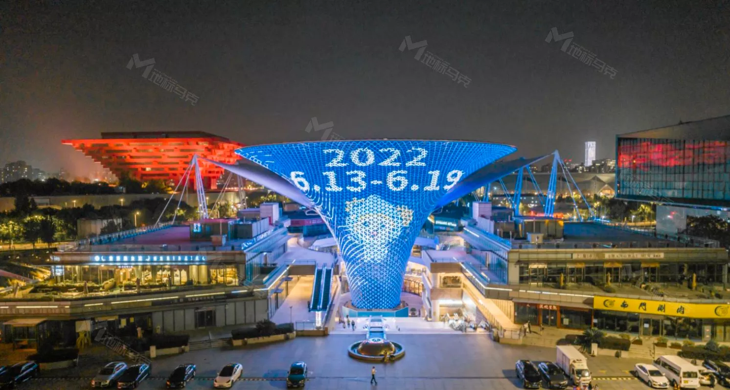 低碳出行，上海户外灯光秀为节能宣传助力